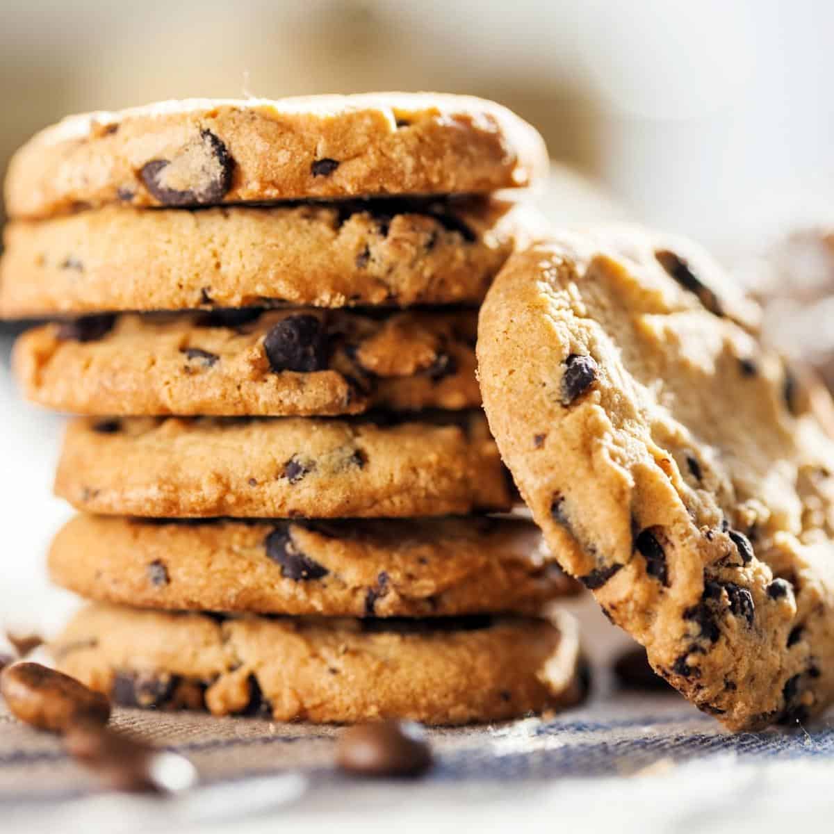 Stacked chocolate chip cookies featured image.