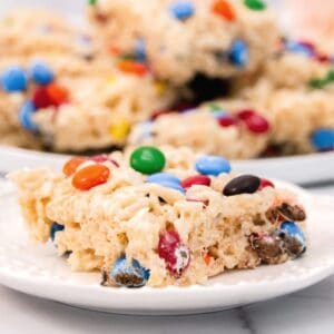 Featured image of close up rice krispie treat with m&ms.